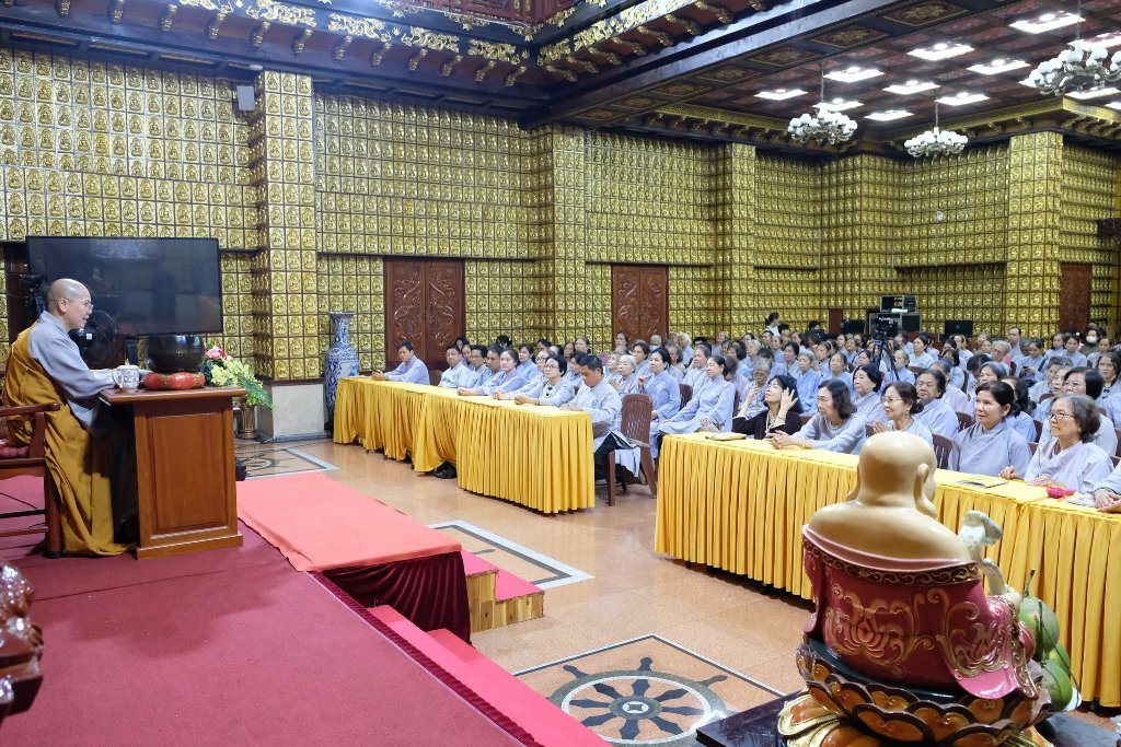 Lắng Đọng Thời Pháp Thoại "Vượt Qua Nỗi Sợ Hãi" Chuyển Hóa Khổ Đau Qua Lời Giảng Về Sự Buông Xả Của Ni Sư Thích Nữ Diệu Hiếu Tại Khóa Tu Ngày An Lạc Chùa Giác Ngộ