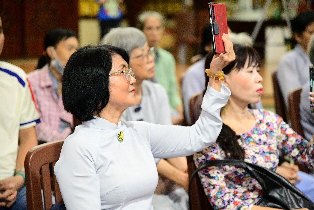LỄ RA MẮT SÁCH “CUỘC ĐỜI ĐỨC PHẬT THÍCH CA MÂU NI QUA TEM BƯU CHÍNH VÀ BƯU ẢNH” TRONG MÙA PHẬT ĐẢN THIÊNG LIÊNG 