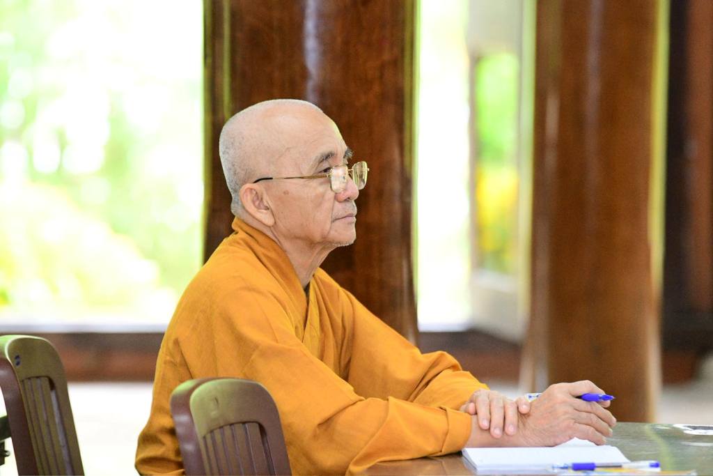 LẠY PHẬT – HẠ NGÃ MẠN: CON ĐƯỜNG TRỞ VỀ VỚI SỰ KHIÊM CUNG VÀ TỈNH THỨC