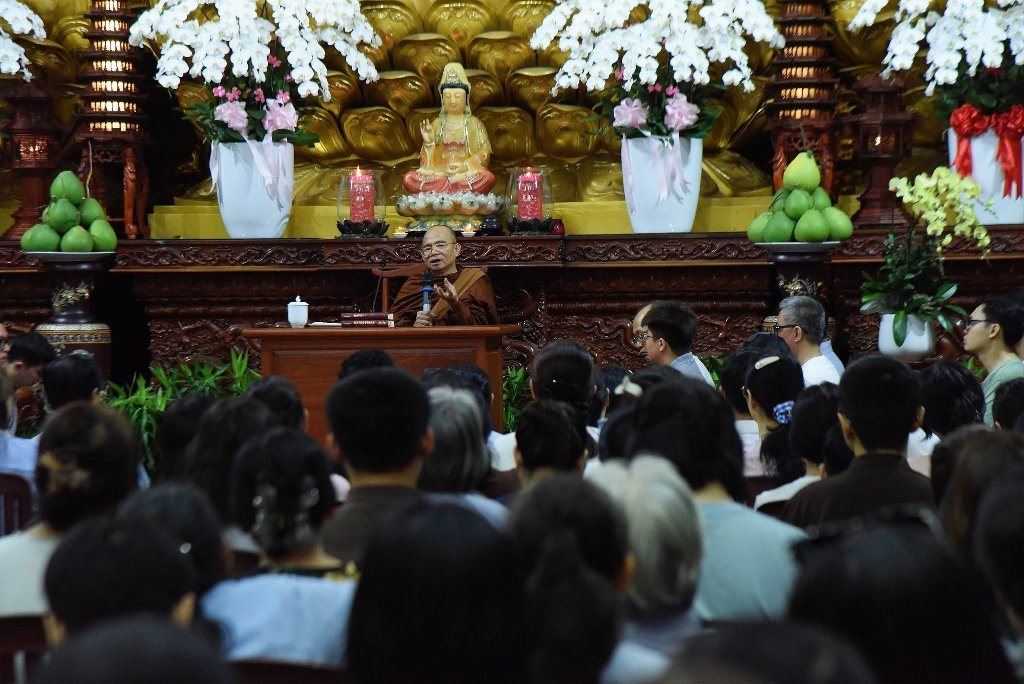 SƯ GIÁC NGUYÊN PHÁ VỠ LẦM TƯỞNG VỀ "NGHIỆP" TRƯỚC HƠN 600 HÀNH GIẢ