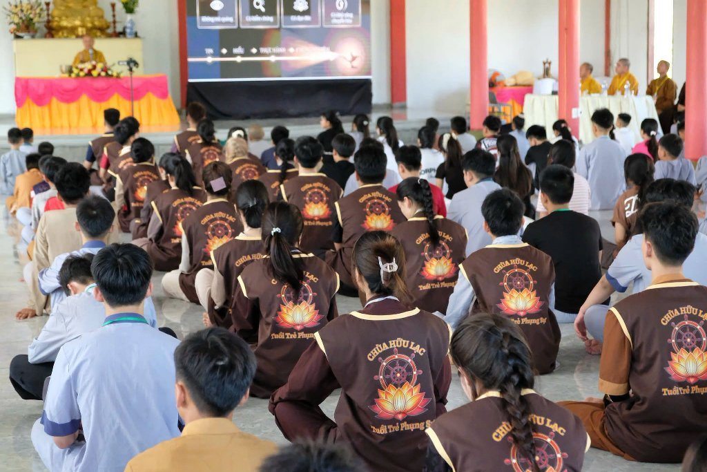TT. THÍCH NHẬT TỪ CHIA SẺ ĐỀ TÀI “THẮP SÁNG NIỀM TIN” ĐẾN 300 TU SINH TẠI CHÙA HỮU LẠC (HÀ TĨNH)
