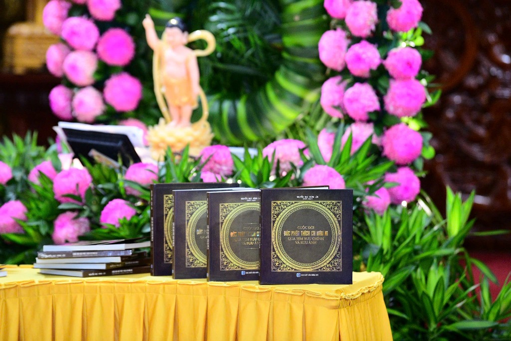 LỄ RA MẮT SÁCH “CUỘC ĐỜI ĐỨC PHẬT THÍCH CA MÂU NI QUA TEM BƯU CHÍNH VÀ BƯU ẢNH” TRONG MÙA PHẬT ĐẢN THIÊNG LIÊNG 