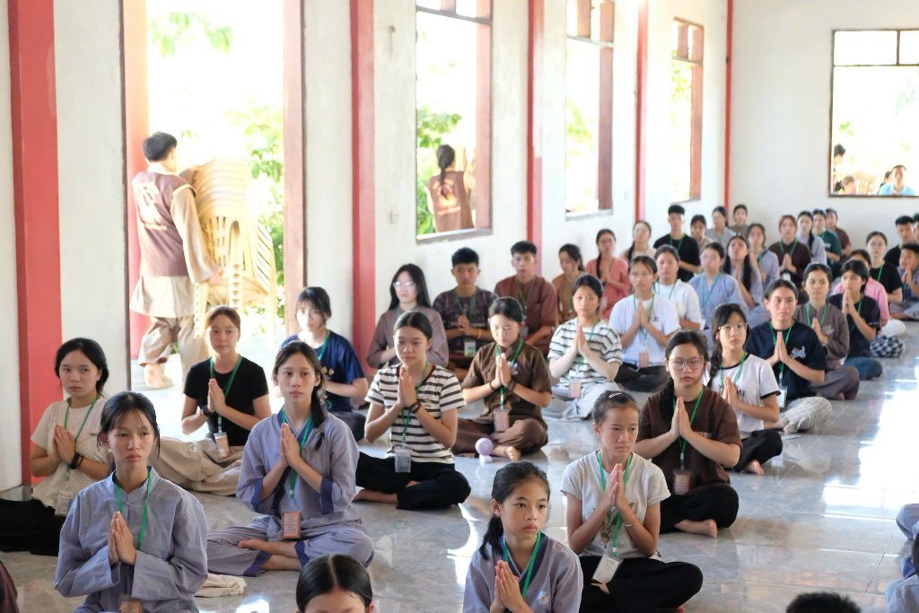 TT. THÍCH NHẬT TỪ CHIA SẺ ĐỀ TÀI “THẮP SÁNG NIỀM TIN” ĐẾN 300 TU SINH TẠI CHÙA HỮU LẠC (HÀ TĨNH)