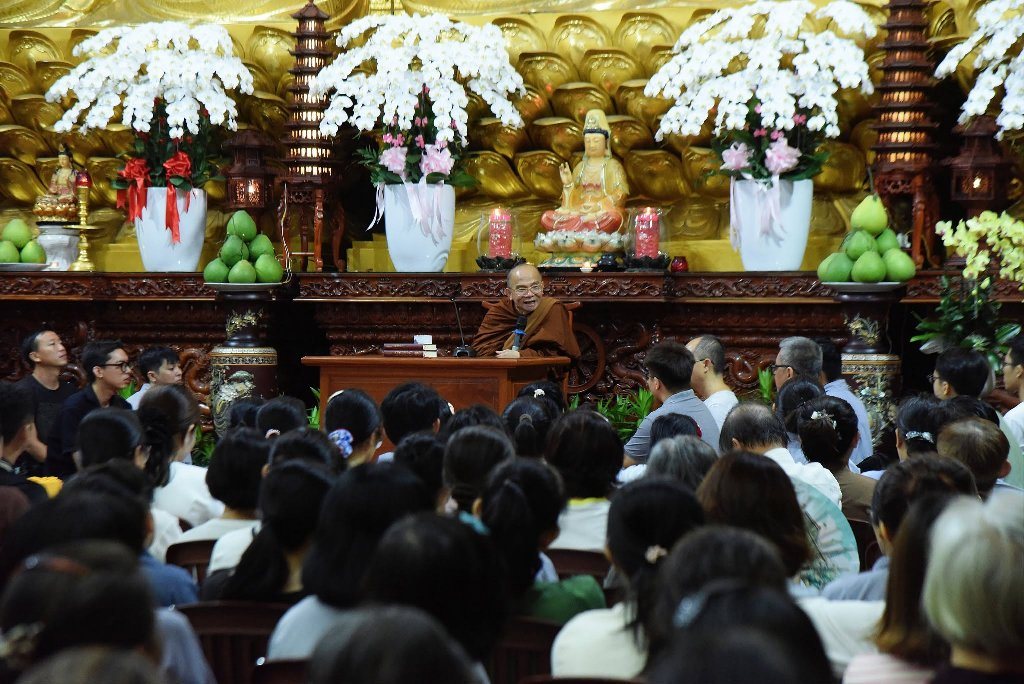 SƯ GIÁC NGUYÊN PHÁ VỠ LẦM TƯỞNG VỀ "NGHIỆP" TRƯỚC HƠN 600 HÀNH GIẢ