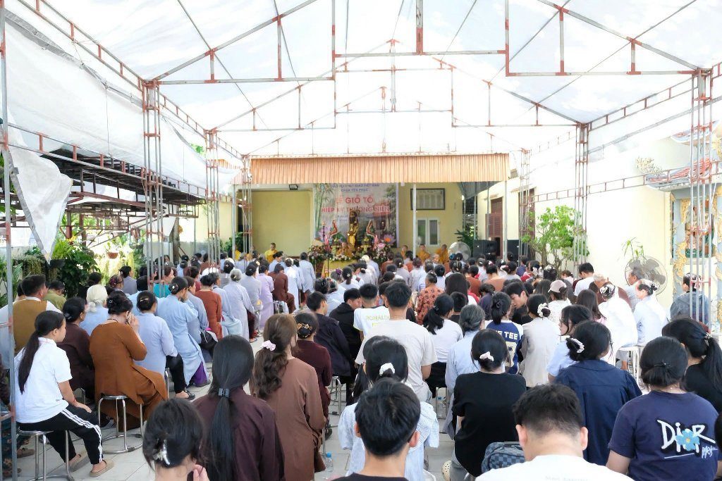 TT. THÍCH NHẬT TỪ GIẢNG “HẠNH PHÚC VÀ AN YÊN”, LAN TỎA TINH THẦN TRI ÂN TRONG NGÀY GIỖ TỔ  CHÙA YÊN PHÚC (HÀ TĨNH)
