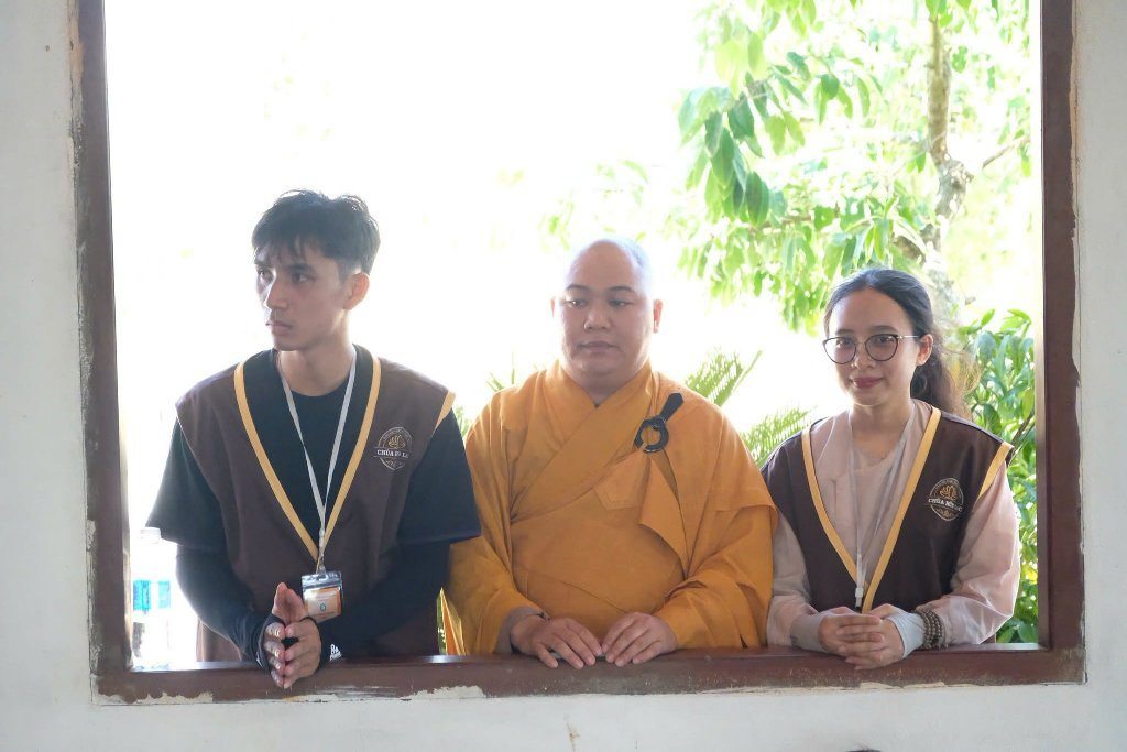 TT. THÍCH NHẬT TỪ CHIA SẺ ĐỀ TÀI “THẮP SÁNG NIỀM TIN” ĐẾN 300 TU SINH TẠI CHÙA HỮU LẠC (HÀ TĨNH)