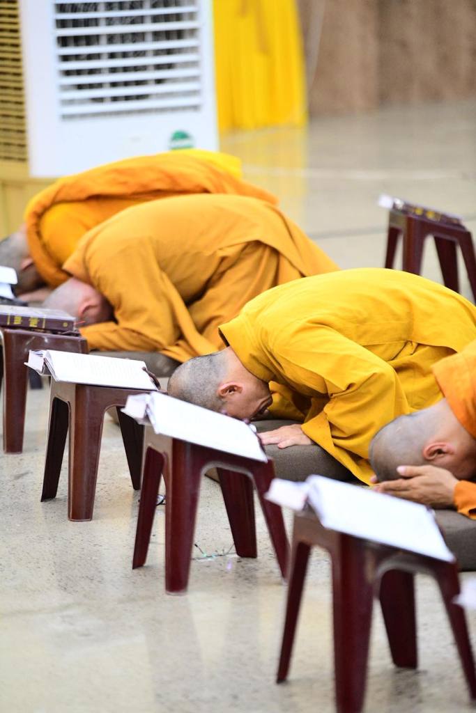 KHÓA LỄ LẠY VẠN PHẬT TẠI HẠ TRƯỜNG CHÙA GIÁC NGỘ ĐẤT ĐỎ