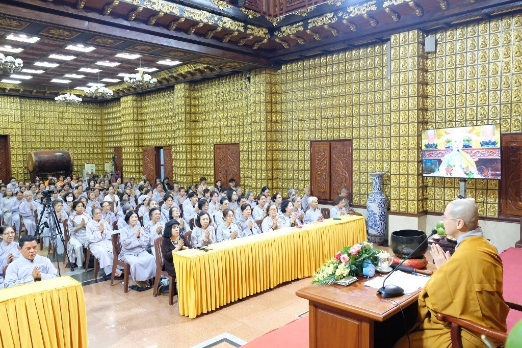 Lắng Đọng Thời Pháp Thoại "Vượt Qua Nỗi Sợ Hãi" Chuyển Hóa Khổ Đau Qua Lời Giảng Về Sự Buông Xả Của Ni Sư Thích Nữ Diệu Hiếu Tại Khóa Tu Ngày An Lạc Chùa Giác Ngộ