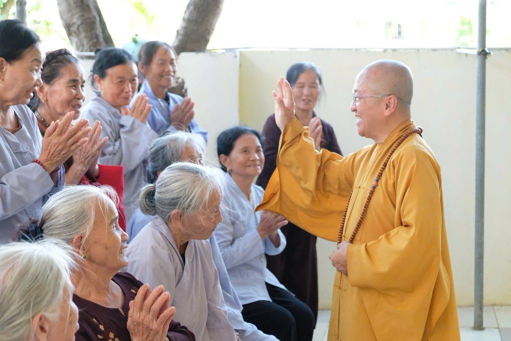 TT. THÍCH NHẬT TỪ GIẢNG “HẠNH PHÚC VÀ AN YÊN”, LAN TỎA TINH THẦN TRI ÂN TRONG NGÀY GIỖ TỔ  CHÙA YÊN PHÚC (HÀ TĨNH)