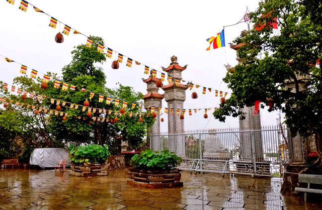 Lên Đồi Cao Sáng Ngày Mưa