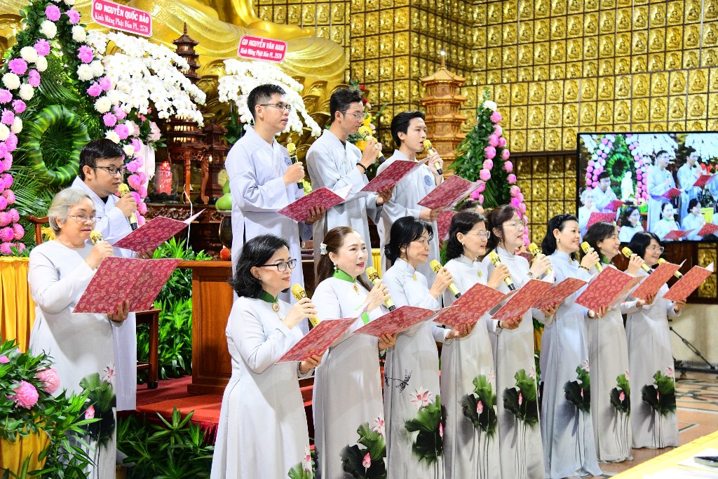 HƯỚNG VỀ TAM BẢO MÙA PHẬT ĐẢN: GẦN 200 PHẬT TỬ PHÁT TÂM QUY Y TẠI CHÙA GIÁC NGỘ