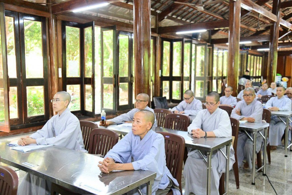 THIỂU DỤC TRI TÚC – LỐI SỐNG THÁNH THIỆN