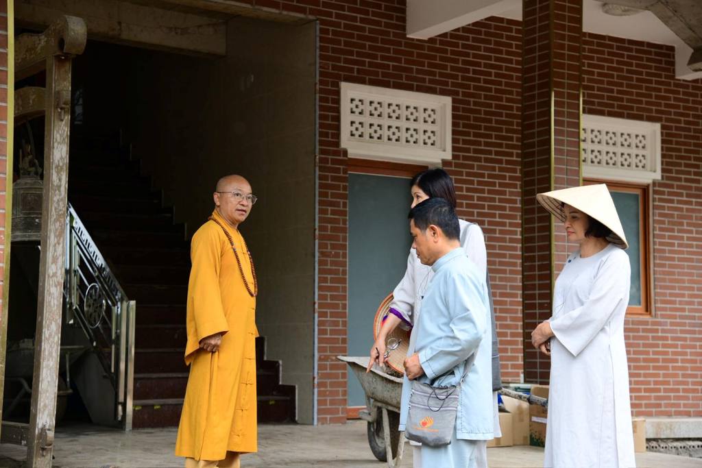 THẦY NHẬT TỪ CÙNG BAN LÃNH ĐẠO ĐẠO TRÀNG ĐẠO PHẬT NGÀY NAY KIỂM TRA TIẾN ĐỘ THI CÔNG TĂNG XÁ CHÙA GIÁC NGỘ (XÃ ĐẤT ĐỎ, TP.HCM)