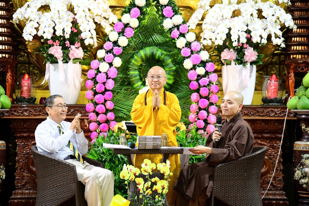 LỄ RA MẮT SÁCH “CUỘC ĐỜI ĐỨC PHẬT THÍCH CA MÂU NI QUA TEM BƯU CHÍNH VÀ BƯU ẢNH” TRONG MÙA PHẬT ĐẢN THIÊNG LIÊNG 