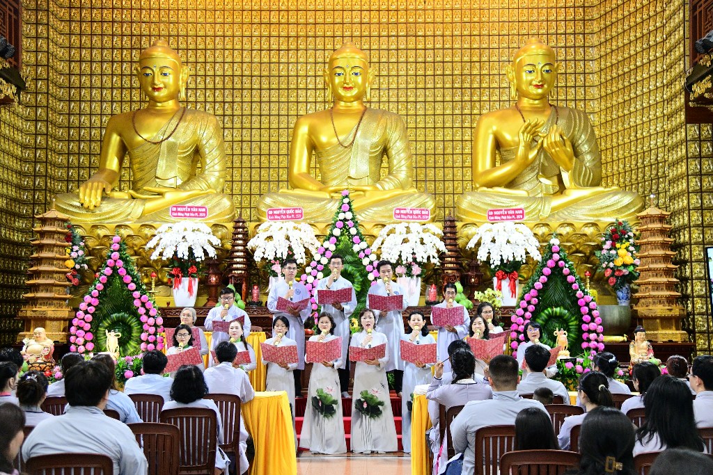 HƯỚNG VỀ TAM BẢO MÙA PHẬT ĐẢN: GẦN 200 PHẬT TỬ PHÁT TÂM QUY Y TẠI CHÙA GIÁC NGỘ