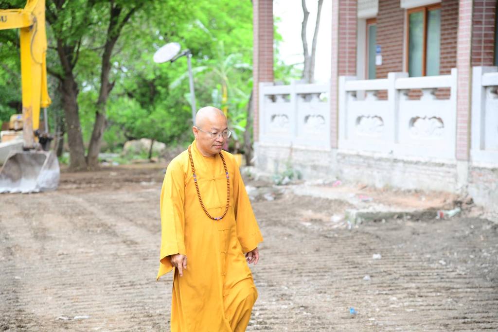 THẦY NHẬT TỪ CÙNG BAN LÃNH ĐẠO ĐẠO TRÀNG ĐẠO PHẬT NGÀY NAY KIỂM TRA TIẾN ĐỘ THI CÔNG TĂNG XÁ CHÙA GIÁC NGỘ (XÃ ĐẤT ĐỎ, TP.HCM)