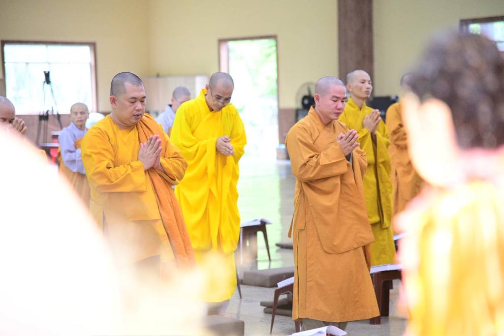 KHÓA LỄ LẠY VẠN PHẬT TẠI HẠ TRƯỜNG CHÙA GIÁC NGỘ ĐẤT ĐỎ