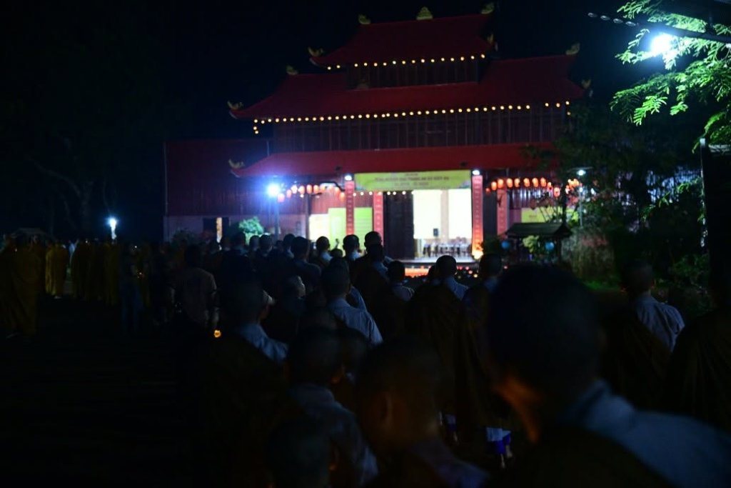 ÁNH SÁNG ĐÊM HOA ĐĂNG – NGUYỆN CẦU THẾ GIỚI HÒA BÌNH, CHIẾN TRANH CHẤM DỨT, HIẾU HẠNH LAN TỎA