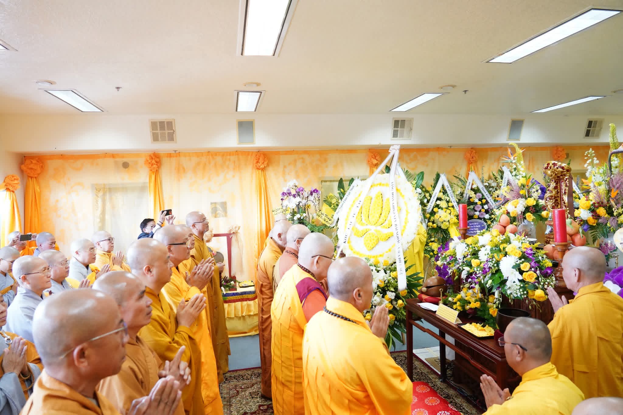 THÀNH KÍNH PHÂN ƯU