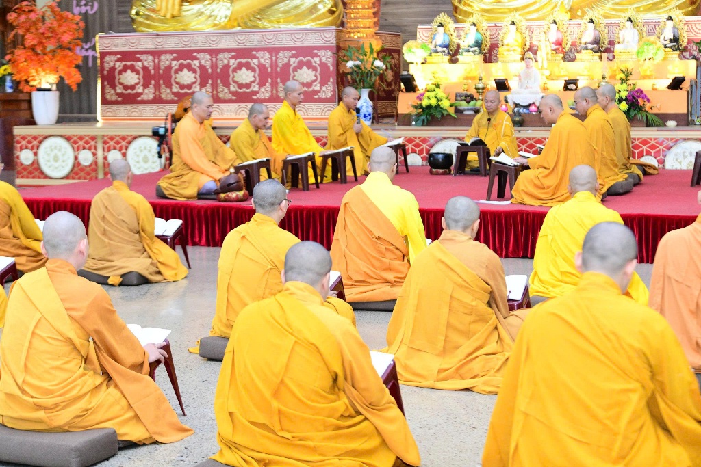 TRANG NGHIÊM CỬ HÀNH LỄ BỐ-TÁT ĐẦU TIÊN MÙA AN CƯ KIẾT HẠ TẠI HẠ TRƯỜNG CHÙA GIÁC NGỘ