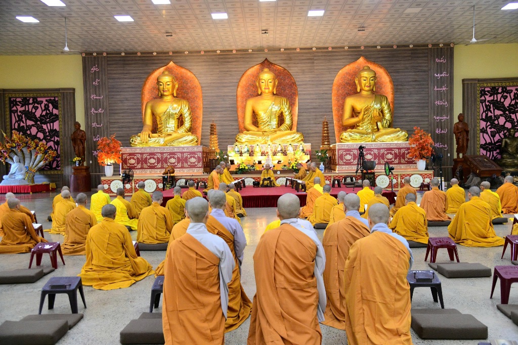 TRANG NGHIÊM CỬ HÀNH LỄ BỐ-TÁT ĐẦU TIÊN MÙA AN CƯ KIẾT HẠ TẠI HẠ TRƯỜNG CHÙA GIÁC NGỘ