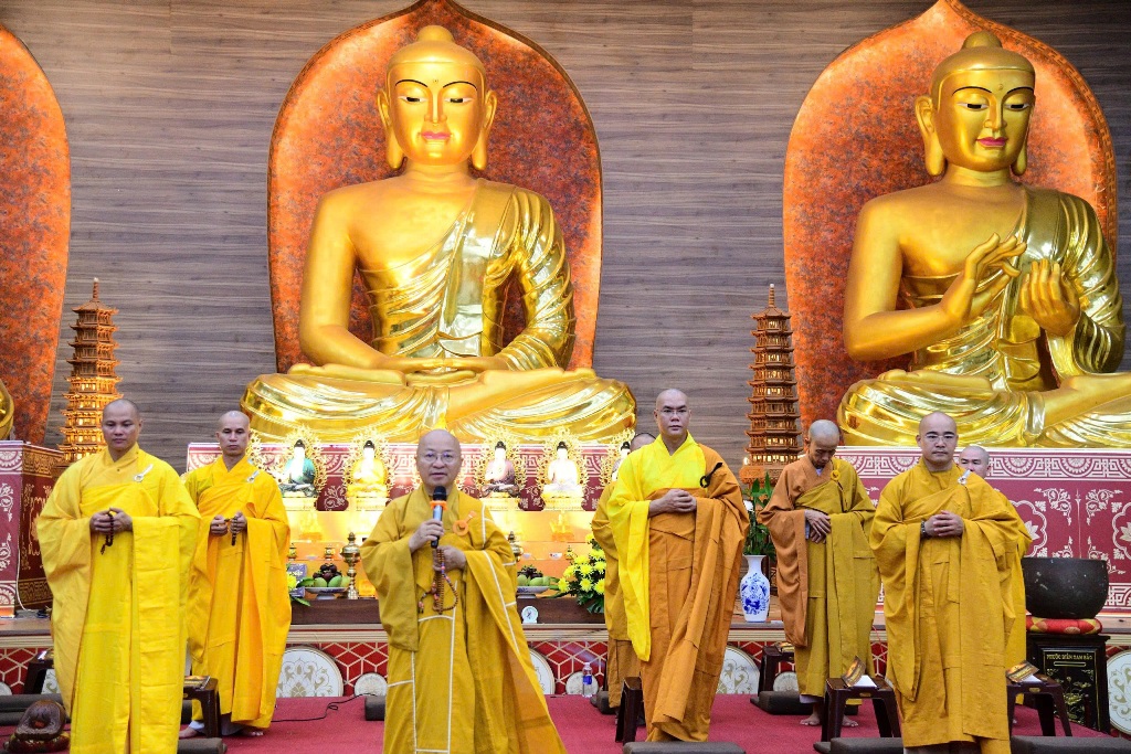 TRANG NGHIÊM CỬ HÀNH LỄ BỐ-TÁT ĐẦU TIÊN MÙA AN CƯ KIẾT HẠ TẠI HẠ TRƯỜNG CHÙA GIÁC NGỘ