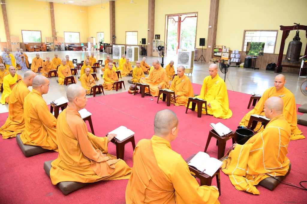 TRANG NGHIÊM CỬ HÀNH LỄ BỐ-TÁT ĐẦU TIÊN MÙA AN CƯ KIẾT HẠ TẠI HẠ TRƯỜNG CHÙA GIÁC NGỘ