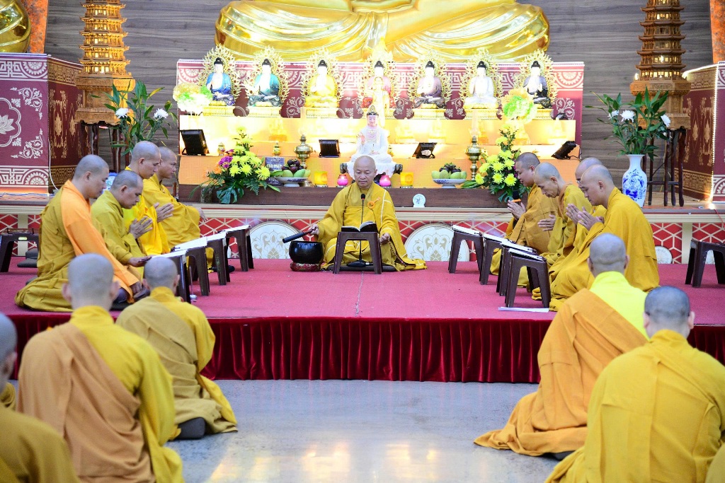 TRANG NGHIÊM CỬ HÀNH LỄ BỐ-TÁT ĐẦU TIÊN MÙA AN CƯ KIẾT HẠ TẠI HẠ TRƯỜNG CHÙA GIÁC NGỘ