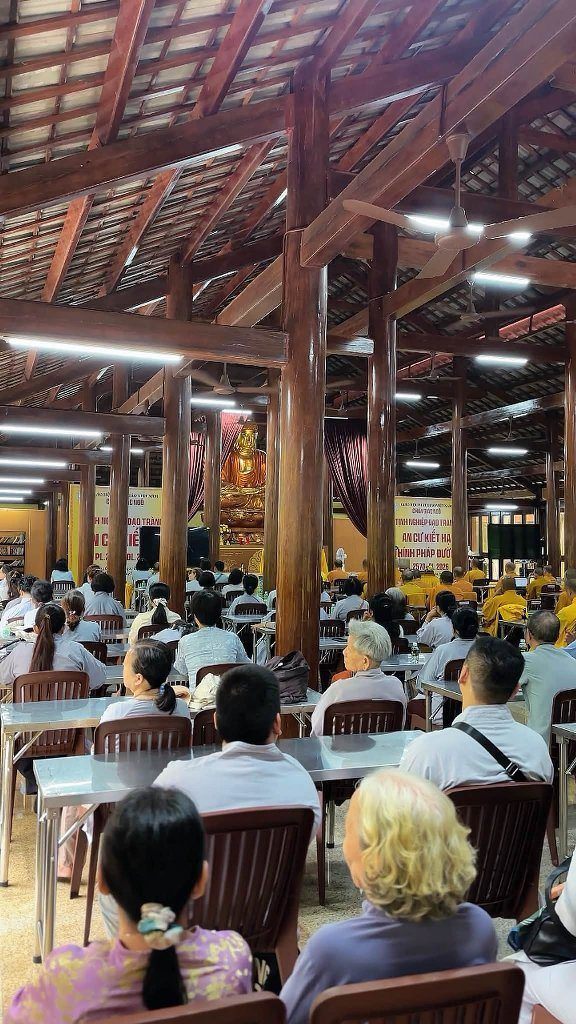 NGƯỜI ĐỜI ĐI THUẬN DÒNG, NGƯỜI TU ĐI NGƯỢC DÒNG
