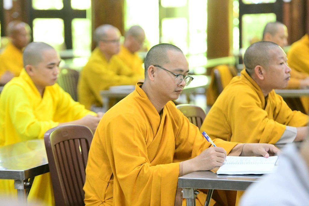 NGƯỜI XUẤT GIA PHẢI NUÔI LỚN TÂM NGUYỆN HOẰNG PHÁP LỢI SINH