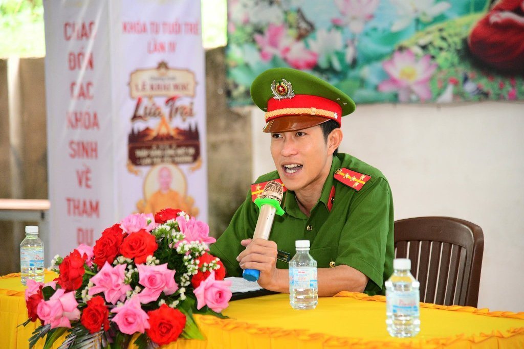 Công an xã Đồng Kho chia sẻ kiến thức pháp luật bổ ích cho gần 200 khóa sinh tại Chùa Quan Thế Âm