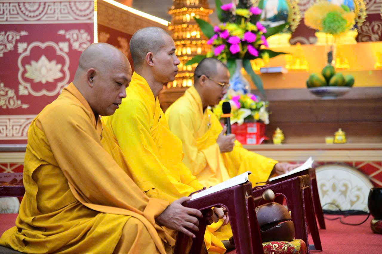 TRANG NGHIÊM LỄ BỐ-TÁT TẠI TRƯỜNG HẠ CHÙA GIÁC NGỘ – XÃ ĐẤT ĐỎ