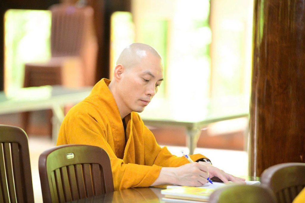 KINH VÍ DỤ CÁI CƯA: BÀI HỌC VỀ NHẪN NHỤC, TỪ BI VÀ LÀM CHỦ NỘI TÂM