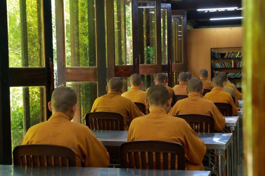 ĐỜI SỐNG XUẤT GIA TU HỌC TRONG MƯỜI HAI PHẦN GIÁO CỦA ĐỨC PHẬT 
