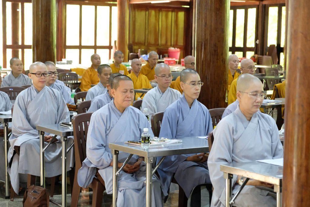 NGƯỜI ĐỜI ĐI THUẬN DÒNG, NGƯỜI TU ĐI NGƯỢC DÒNG