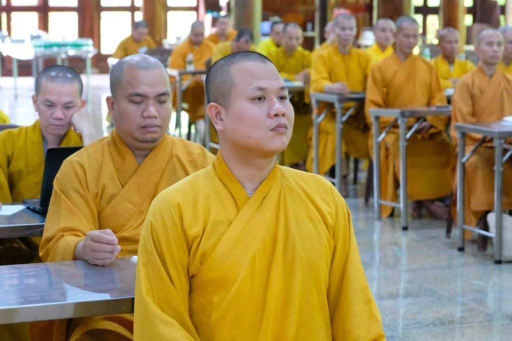 NGƯỜI ĐỜI ĐI THUẬN DÒNG, NGƯỜI TU ĐI NGƯỢC DÒNG