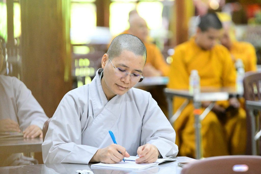 NGƯỜI XUẤT GIA PHẢI NUÔI LỚN TÂM NGUYỆN HOẰNG PHÁP LỢI SINH