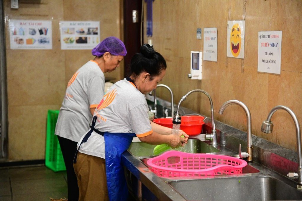 NHỮNG ĐÓA HOA CÔNG ĐỨC DÂNG MÙA PHẬT ĐẢN
