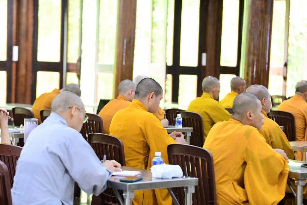 KINH VÍ DỤ CÁI CƯA: BÀI HỌC VỀ NHẪN NHỤC, TỪ BI VÀ LÀM CHỦ NỘI TÂM