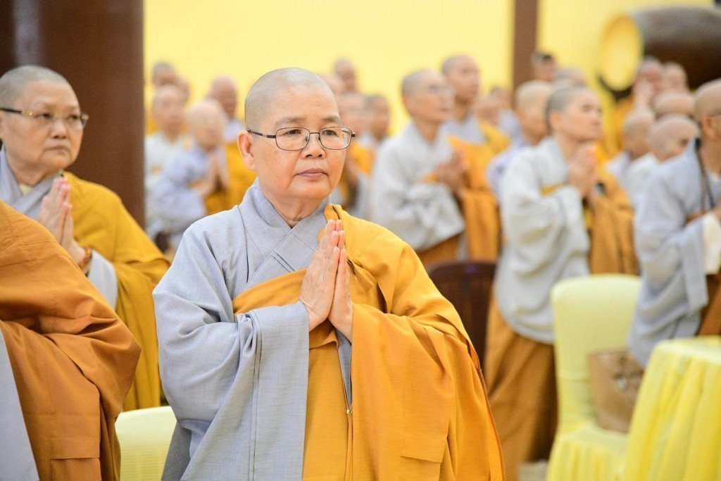 BAN THƯỜNG TRỰC BAN TRỊ SỰ GHPGVN TP. HCM THĂM, SÁCH TẤN CÁC HẠ TRƯỜNG KHU VỰC 2 (BÌNH DƯƠNG CŨ) TẠI TỔ ĐÌNH CHÙA HỘI KHÁNH