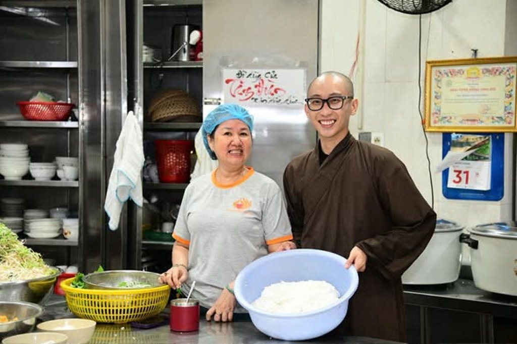 NHỮNG ĐÓA HOA CÔNG ĐỨC DÂNG MÙA PHẬT ĐẢN
