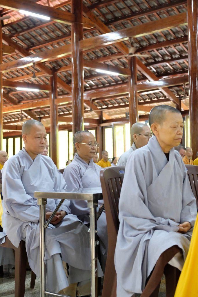 NGƯỜI ĐỜI ĐI THUẬN DÒNG, NGƯỜI TU ĐI NGƯỢC DÒNG