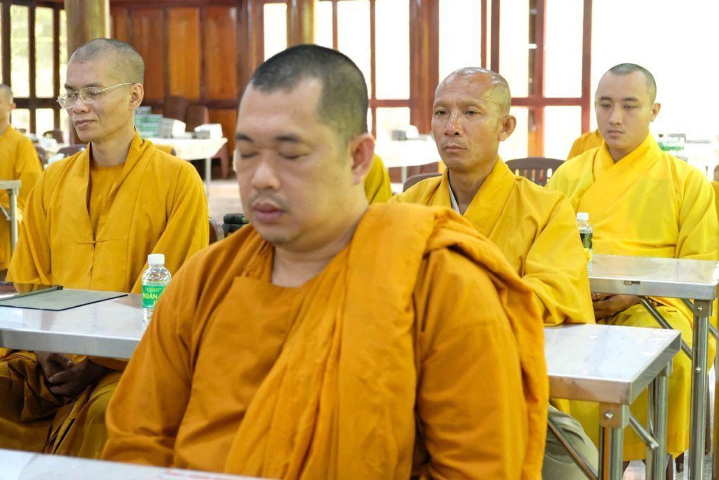 NGƯỜI ĐỜI ĐI THUẬN DÒNG, NGƯỜI TU ĐI NGƯỢC DÒNG