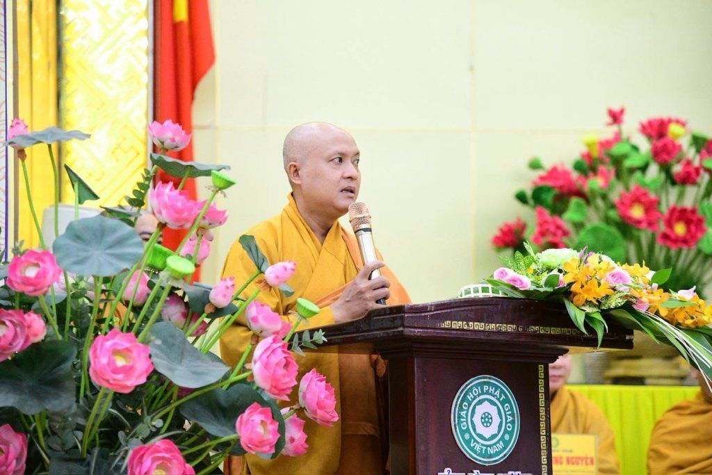 BAN THƯỜNG TRỰC BAN TRỊ SỰ GHPGVN TP. HCM THĂM, SÁCH TẤN CÁC HẠ TRƯỜNG KHU VỰC 2 (BÌNH DƯƠNG CŨ) TẠI TỔ ĐÌNH CHÙA HỘI KHÁNH