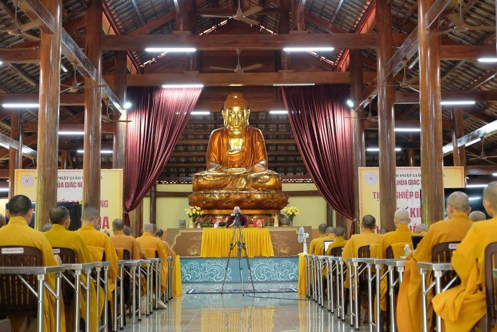 NGƯỜI ĐỜI ĐI THUẬN DÒNG, NGƯỜI TU ĐI NGƯỢC DÒNG