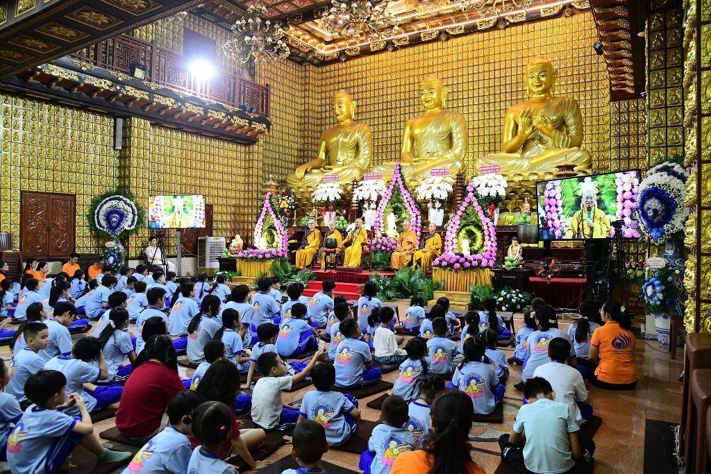 MỖI EM NHỎ LÀ MỘT BÚP SEN GIỮA MÙA PHẬT ĐẢN