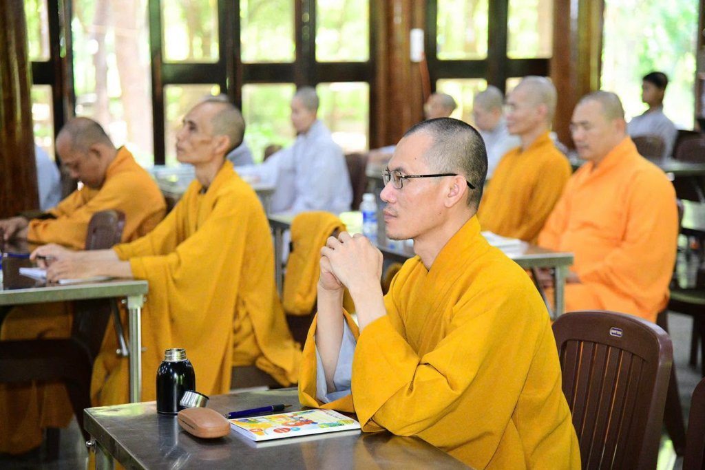 KINH VÍ DỤ CÁI CƯA: BÀI HỌC VỀ NHẪN NHỤC, TỪ BI VÀ LÀM CHỦ NỘI TÂM