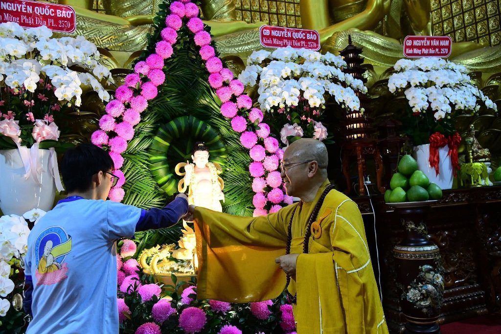MỖI EM NHỎ LÀ MỘT BÚP SEN GIỮA MÙA PHẬT ĐẢN