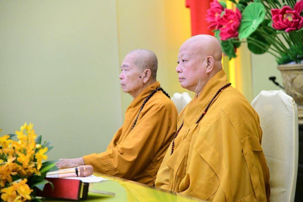 BAN THƯỜNG TRỰC BAN TRỊ SỰ GHPGVN TP. HCM THĂM, SÁCH TẤN CÁC HẠ TRƯỜNG KHU VỰC 2 (BÌNH DƯƠNG CŨ) TẠI TỔ ĐÌNH CHÙA HỘI KHÁNH