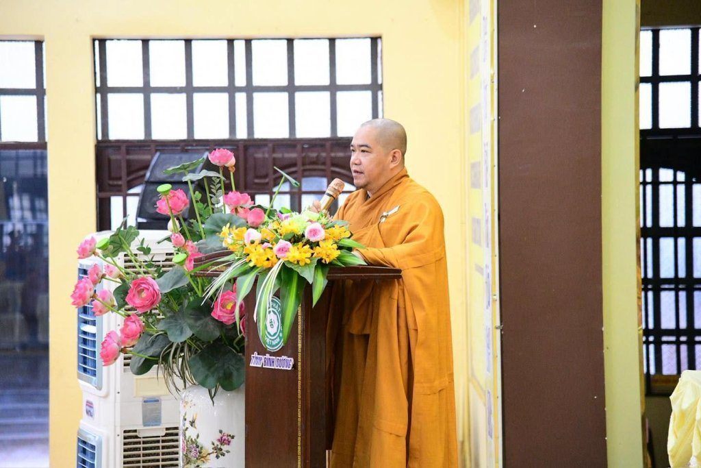 BAN THƯỜNG TRỰC BAN TRỊ SỰ GHPGVN TP. HCM THĂM, SÁCH TẤN CÁC HẠ TRƯỜNG KHU VỰC 2 (BÌNH DƯƠNG CŨ) TẠI TỔ ĐÌNH CHÙA HỘI KHÁNH